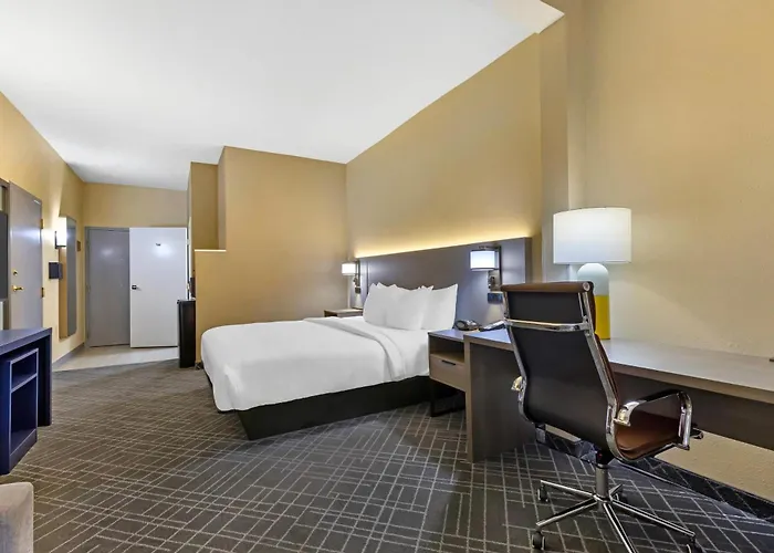 Comfort Suites Hanes Mall