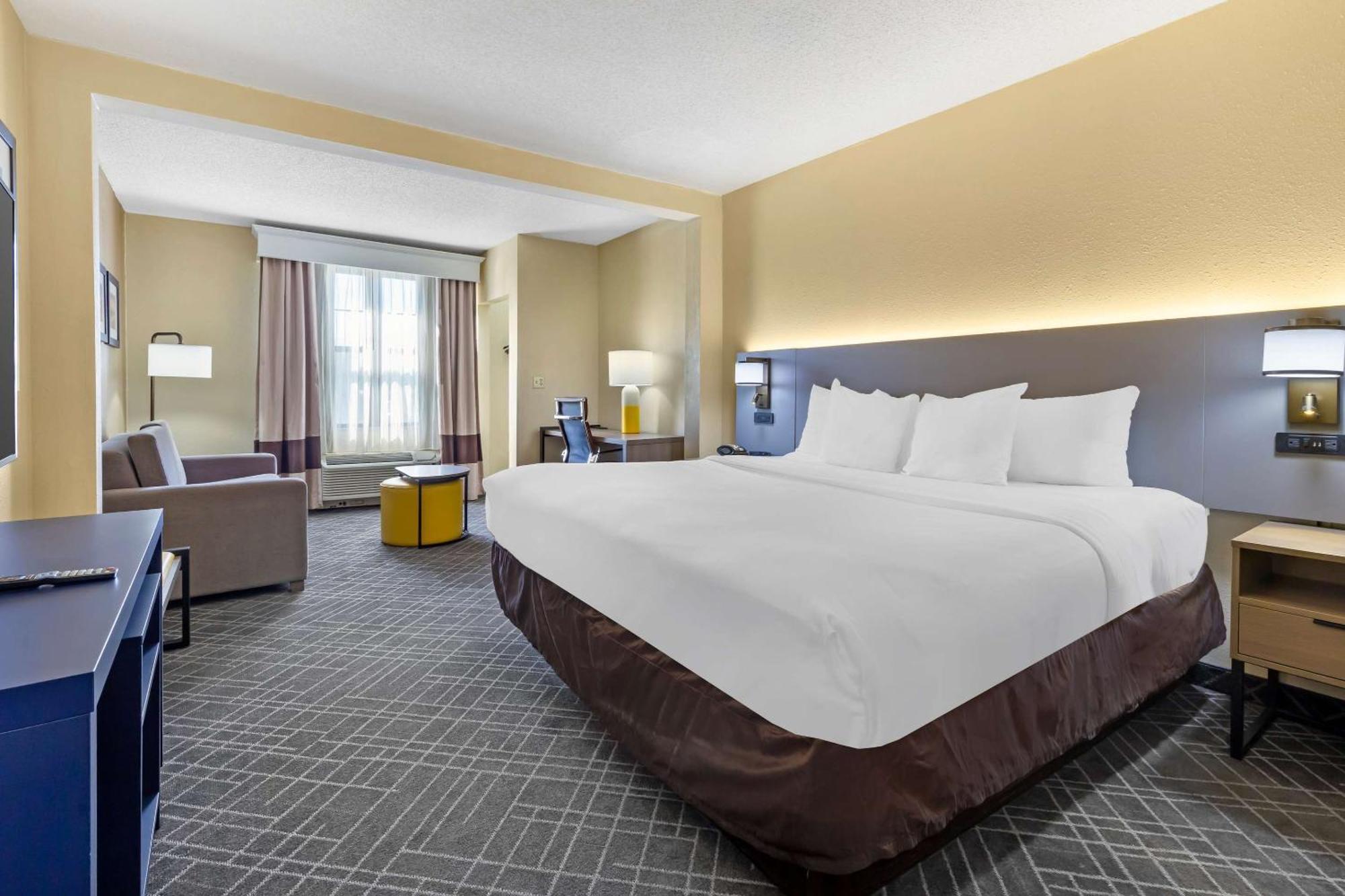Hotel Comfort Hanes Mall 3*