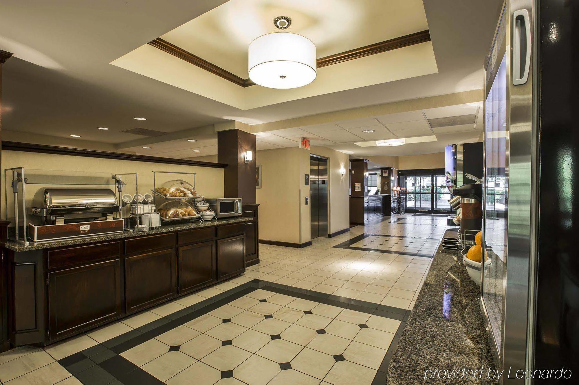 Hotel Comfort Hanes Mall 3*