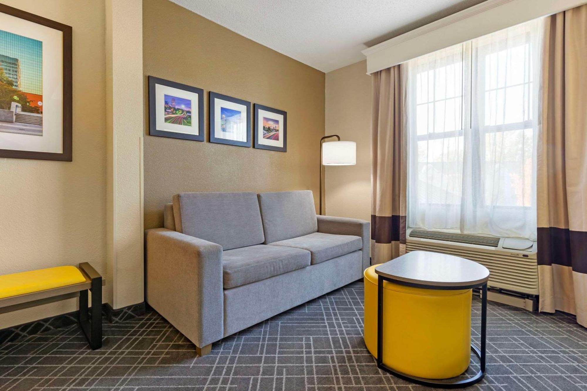 Comfort Hanes Mall Hotel