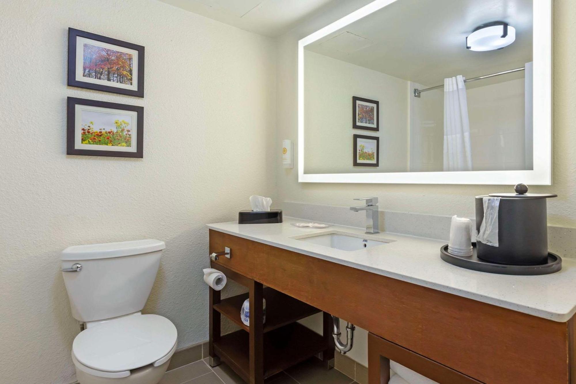 Comfort Hanes Mall Hotel 3*