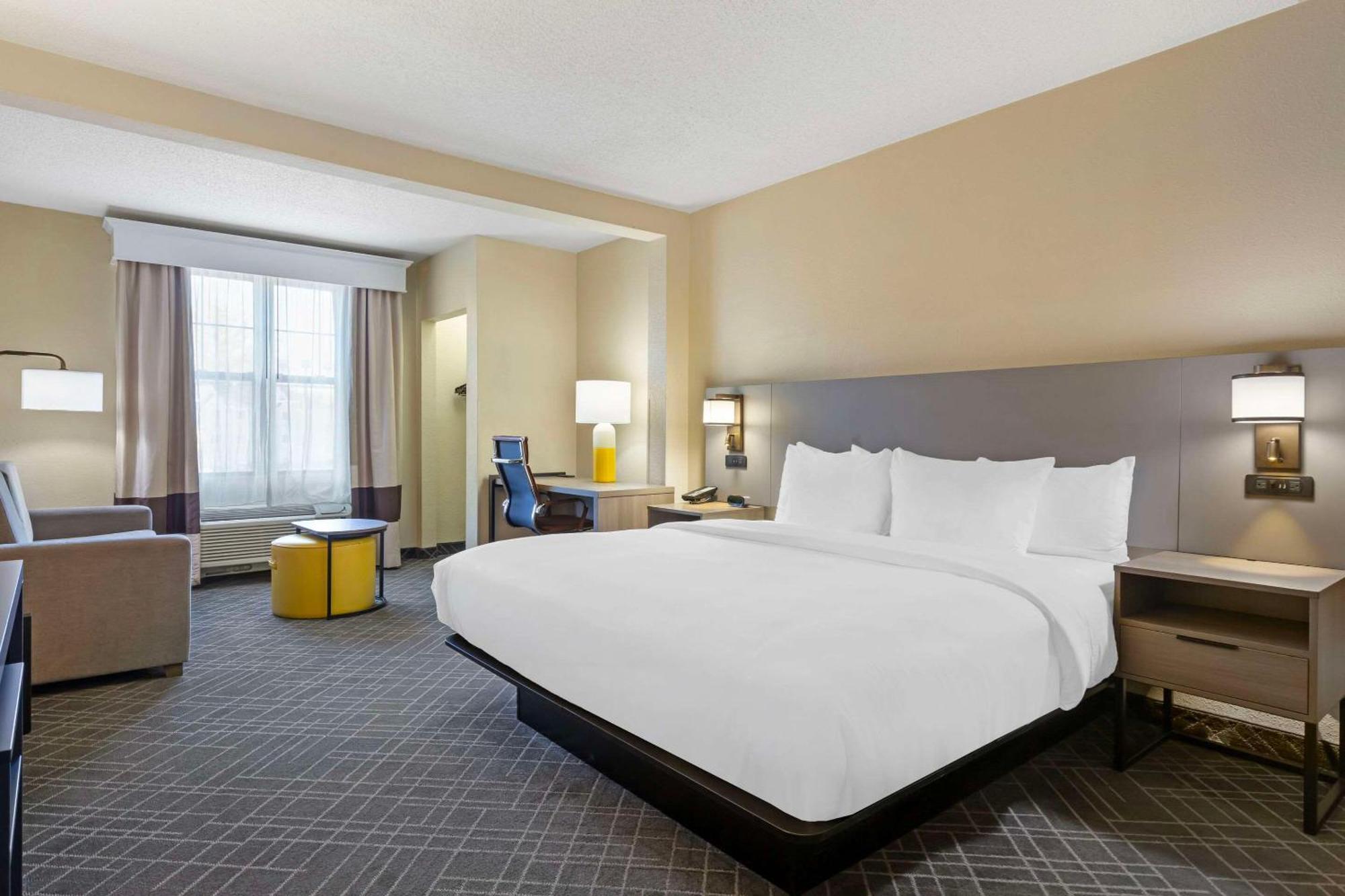 Hotel Comfort Hanes Mall 3*