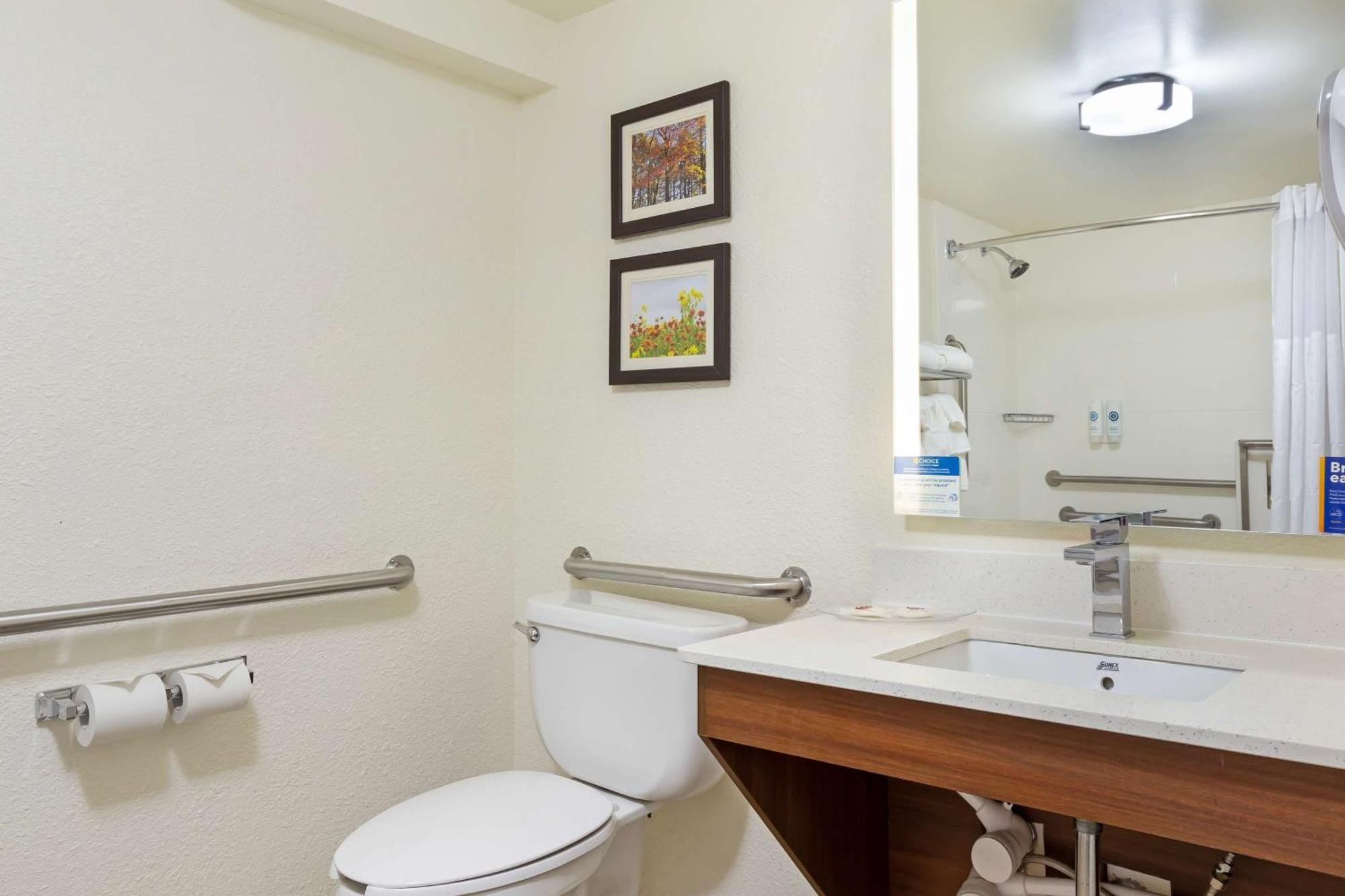 Comfort Hanes Mall Hotel 3*