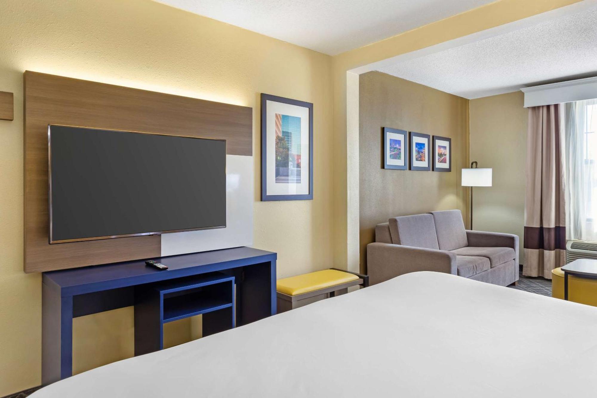 Comfort Hanes Mall Hotel Winston-Salem