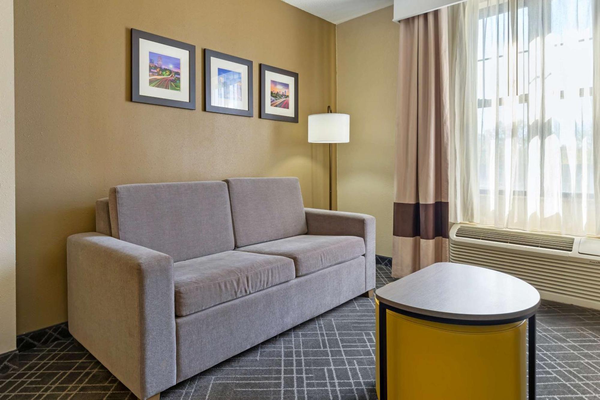 Comfort Hanes Mall 3*